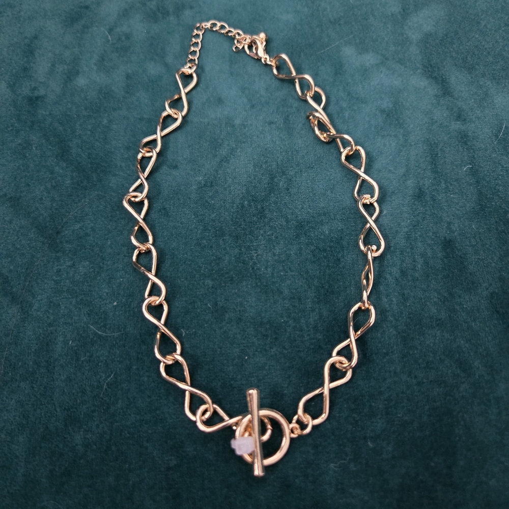 💎 Gold-Tone Twisted Link Choker Necklace w/ Decorative Toggle – 15" NWOT